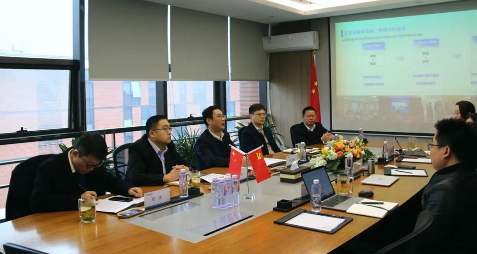 苏州浒墅关经开区领导一行莅临美林数据考察交流